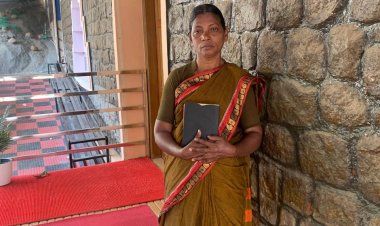 കൊലകത്തിയില്‍ നിന്നും ദൈവം രക്ഷിച്ച സാക്ഷ്യവുമായി പുഷ്പ