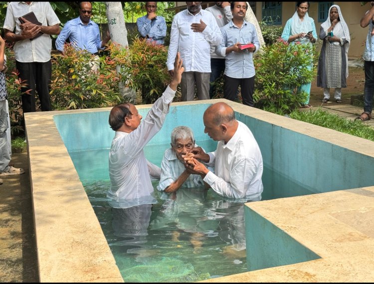 98 കാരൻ പിതാവും 61 കാരൻ മകനും ഒരേ ദിവസം സ്നാനം ഏറ്റു