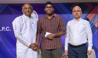 ഷോൺ ജെയിംസിനെ ആദരിച്ചു