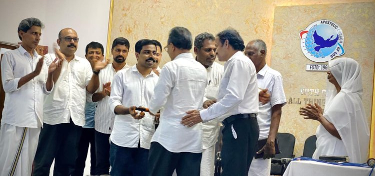 വെളിപ്പാട് പുസ്തകം മനപാഠം ചൊല്ലി ശ്രദ്ധേയനായി ഫിലോസ്