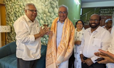 അരനൂറ്റാണ്ടിന്റെ ആത്മബന്ധം: സി.വി. മാത്യു സാറിനെ സന്ദർശിച്ച് പാസ്റ്റർ എബ്രഹാം ജോസഫ് 