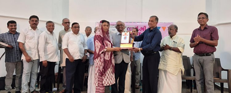 അനേകരെ നീതിയിലേക്കു തിരിക്കുന്നതായിരിക്കണം എഴുത്തുകാരന്റെ തൂലിക