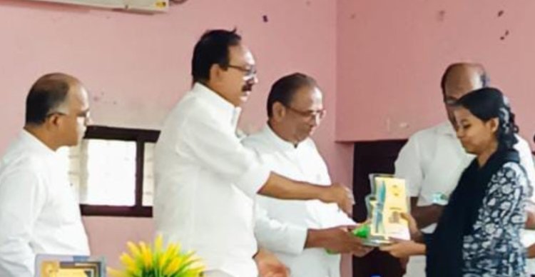 കായംകുളത്ത്  മെറിറ്റ്അവാർഡ് വിതരണവും കരിയർ ഗൈഡൻസും