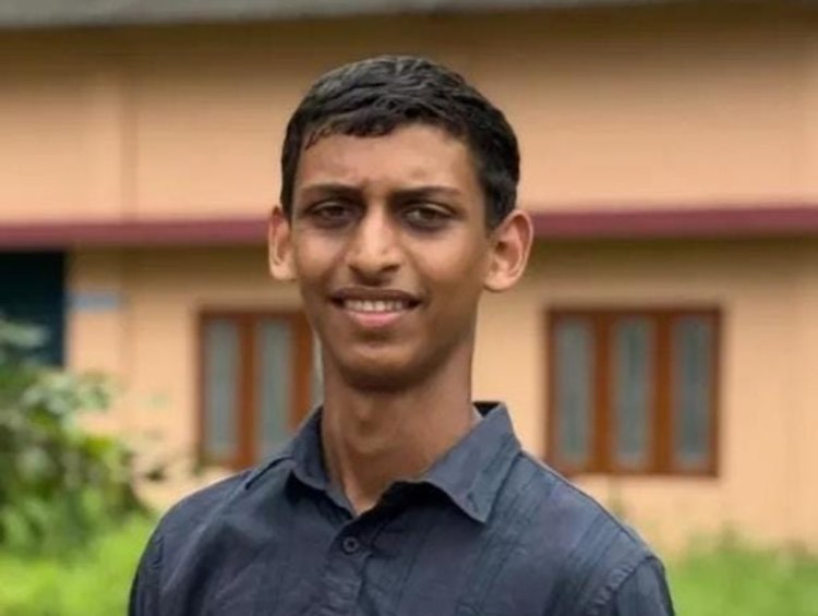 വെള്ളക്കെട്ടിൽ തെന്നിവീണ് പൂഴിക്കാട് ചെരുവിൽ മാർട്ടിൻ റെബു (21) മരണമടഞ്ഞു