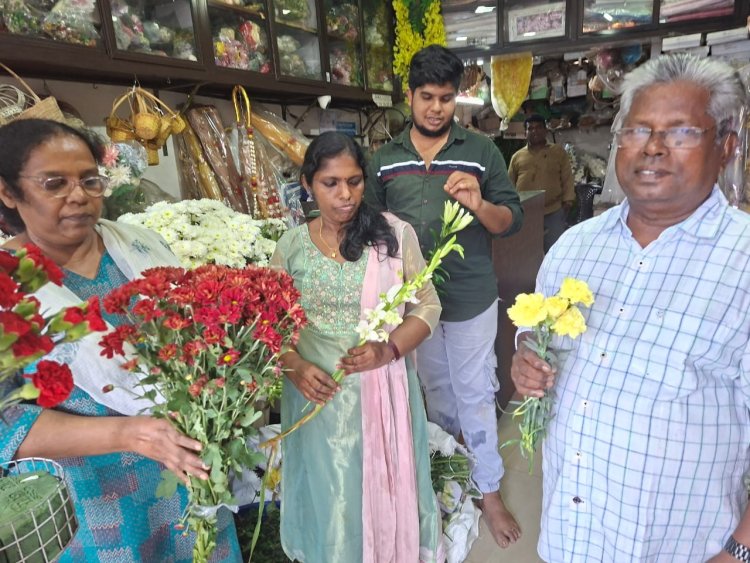 രാഷ്ട്രപതിക്ക് പൂക്കളൊരുക്കി കോട്ടയത്തെ പീറ്റർ മോസസും ഭാര്യ സജിനിയും