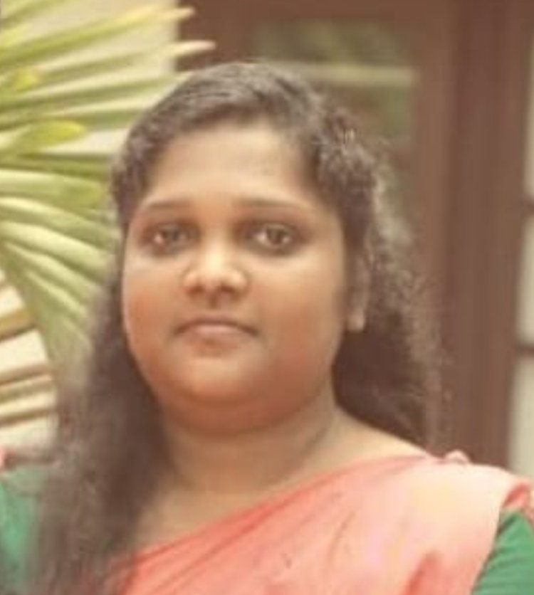 സ്കൂട്ടറിൽ സഞ്ചരിക്കവെ എതിരെ വന്ന ബൈക്ക് ഇടിച്ച് യുവതി മരിച്ചു