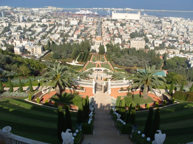 ബേത്‌ലഹേമില്‍ വീണ്ടും നക്ഷത്രങ്ങള്‍   വിശ്വാസ സമൂഹം വിശുദ്ധ നാട്ടിലേക്ക് 