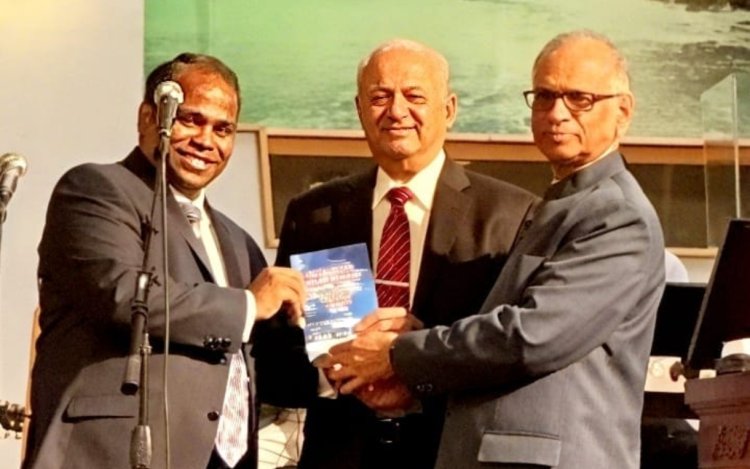 പാസ്റ്റർ ബേബി മാത്യു അടപ്പനാംകണ്ടത്തിൻ്റെ  വെളിപ്പാട് പുസ്തക വ്യാഖ്യാനം പ്രകാശനം ചെയ്തു