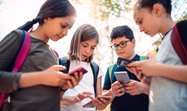 കുട്ടികളുടെ സോഷ്യൽ മീഡിയ ഉപയോഗത്തിന് കർണാടകയിൽ നിരോധനം