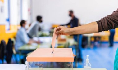 പെട്ടീ ... പെട്ടീ ... ബാലറ്റ് പെട്ടി, പെട്ടി പൊട്ടിച്ചപ്പോൾ....... 