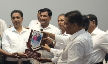 യാത്രയയപ്പു നൽകി