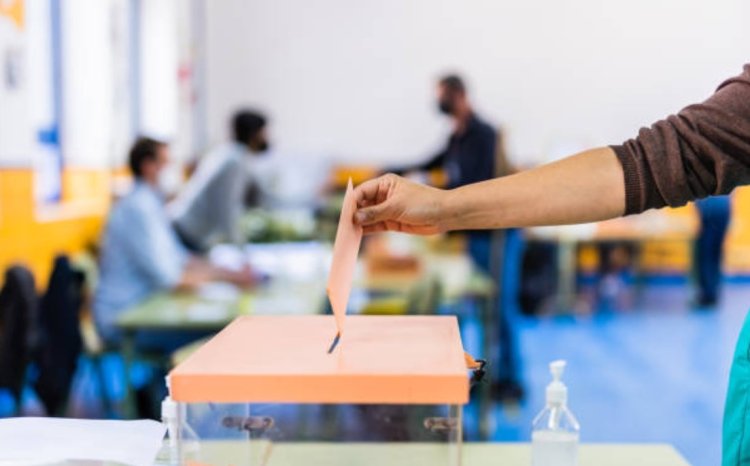 പെട്ടീ ... പെട്ടീ ... ബാലറ്റ് പെട്ടി, പെട്ടി പൊട്ടിച്ചപ്പോൾ....... 