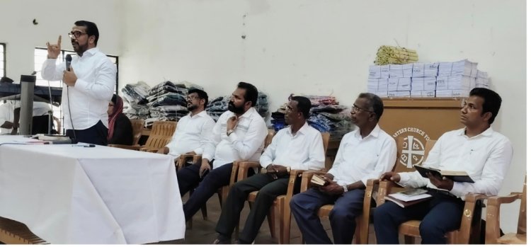ഭാവിവാഗ്ദാനങ്ങൾക്ക് പഠനോപകരണങ്ങളുമായി ഫെയ്ത്ത് ലീഡേഴ്‌സ് ചർച്ച് ഓഫ് ഗോഡ്