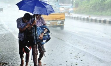 കേരളത്തിൽ അതിതീവ്ര മഴ: മരണം 15 ആയി ; 11,000- ത്തിലധികം പേർ ദുരിതാശ്വാസ ക്യാമ്പുകളിൽ