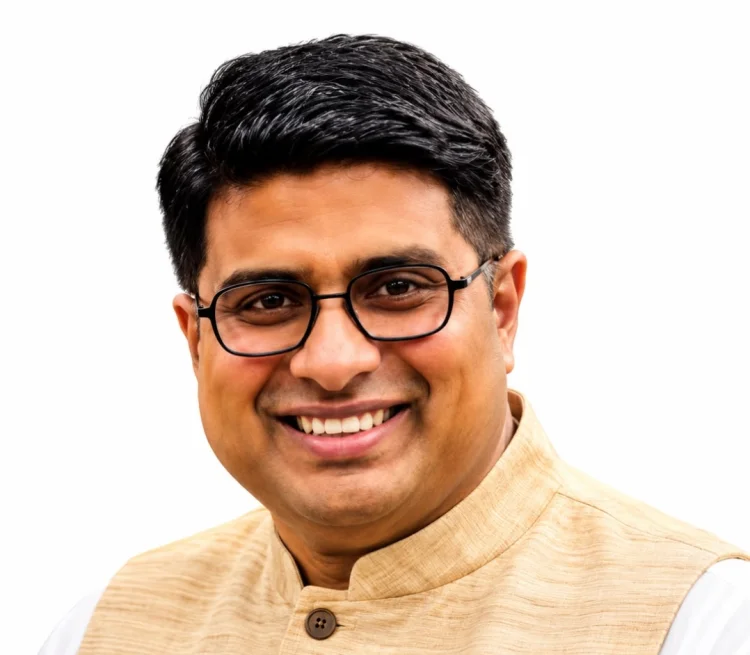 ചർച്ച് ഓഫ് ഗോഡ് മിഡിൽ ഈസ്റ്റ് റീജിയണൽ എജ്യുക്കേഷൻ ഡയറക്ടറായി പാസ്റ്റർ ഗ്ലാഡ്സൺ വർഗീസ് നിയമിതനായി